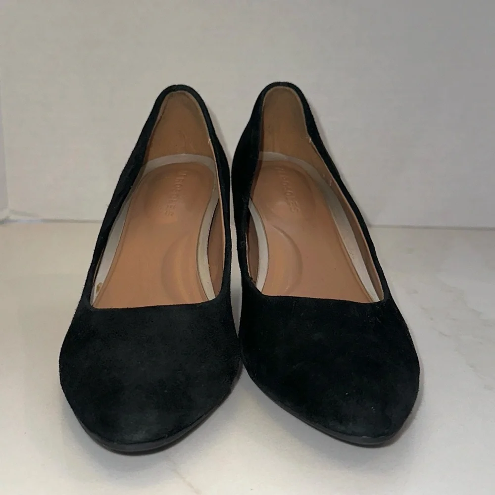 AEROSOLES Bette Suede Pump in Black